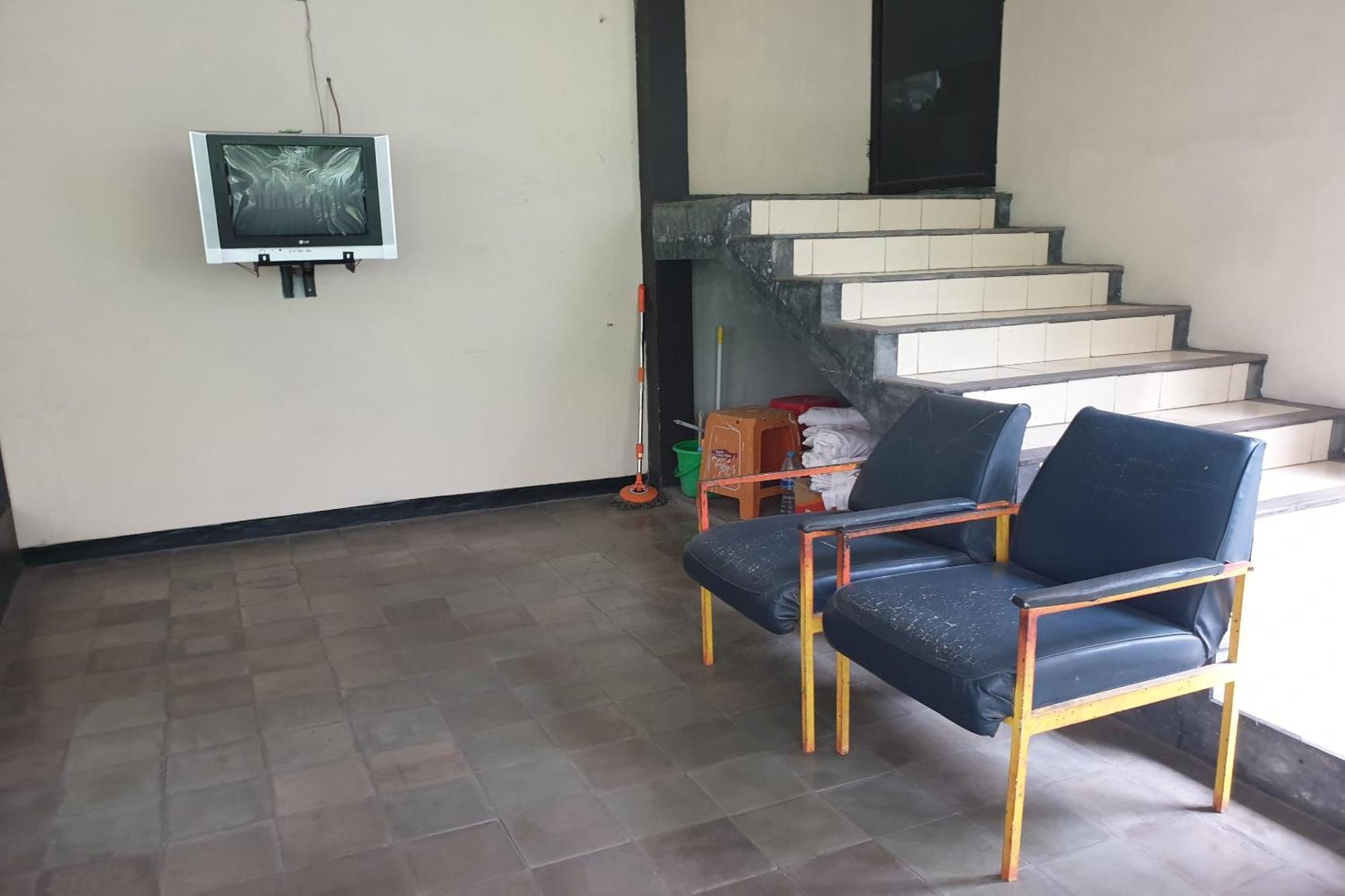 Oyo Life 2090 Ratna Backpacker Syariah Hotel Проболинго Екстериор снимка