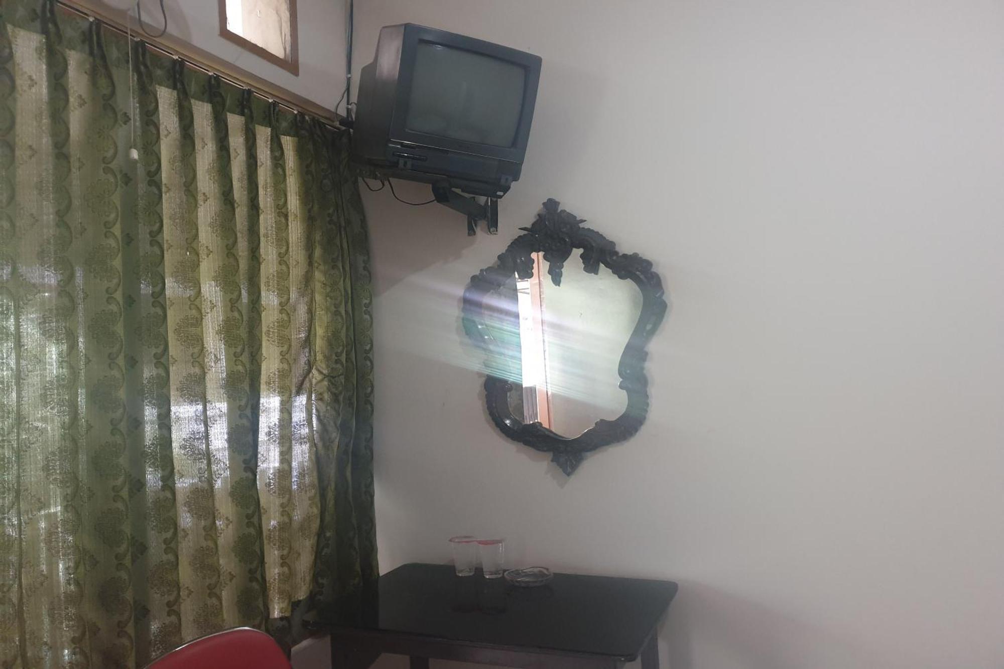 Oyo Life 2090 Ratna Backpacker Syariah Hotel Проболинго Екстериор снимка