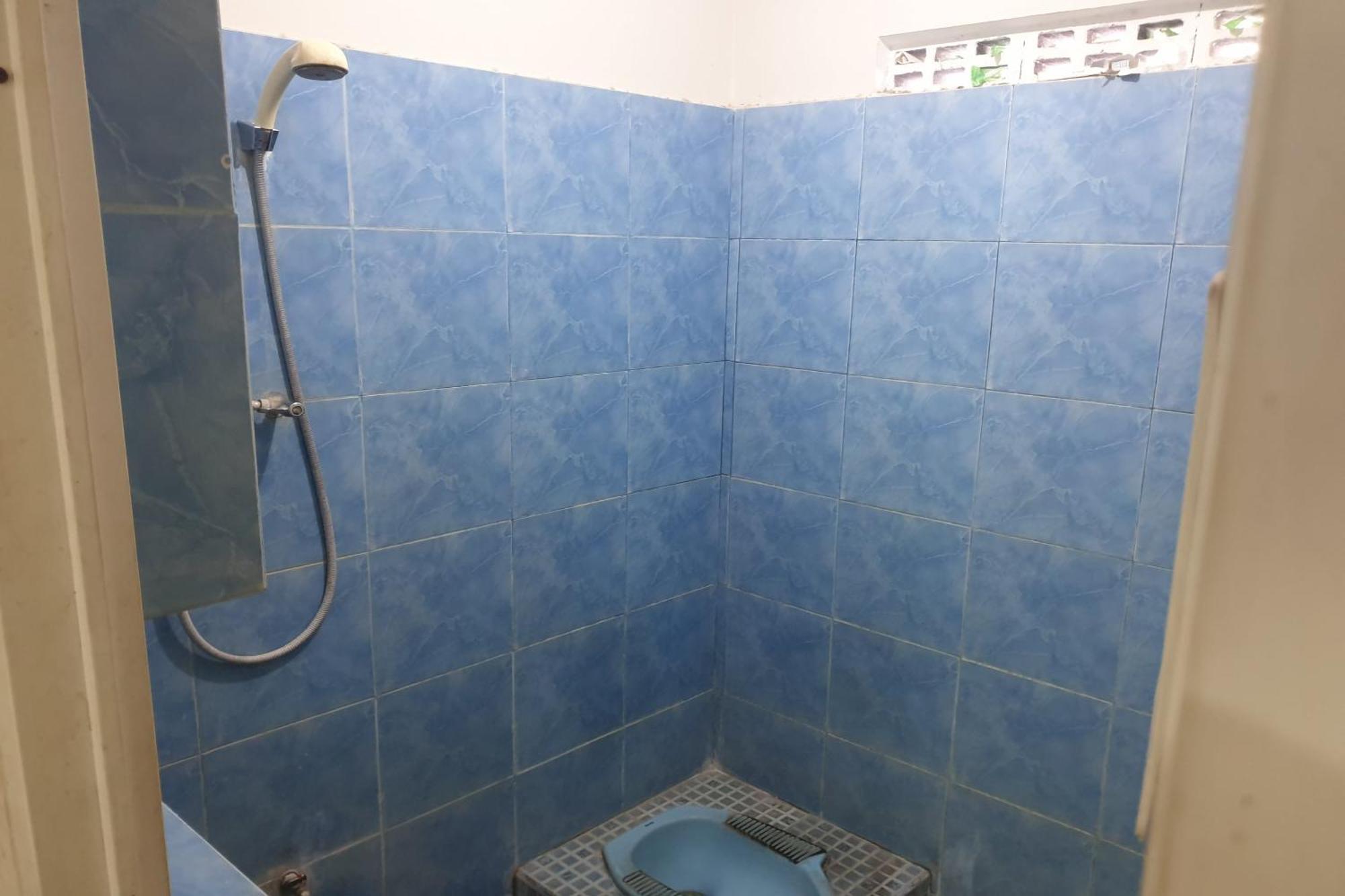 Oyo Life 2090 Ratna Backpacker Syariah Hotel Проболинго Екстериор снимка