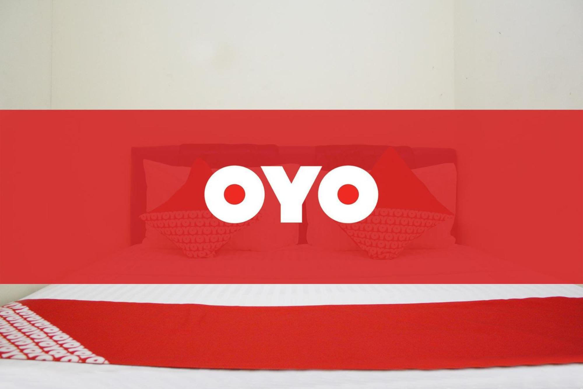 Oyo Life 2090 Ratna Backpacker Syariah Hotel Проболинго Екстериор снимка